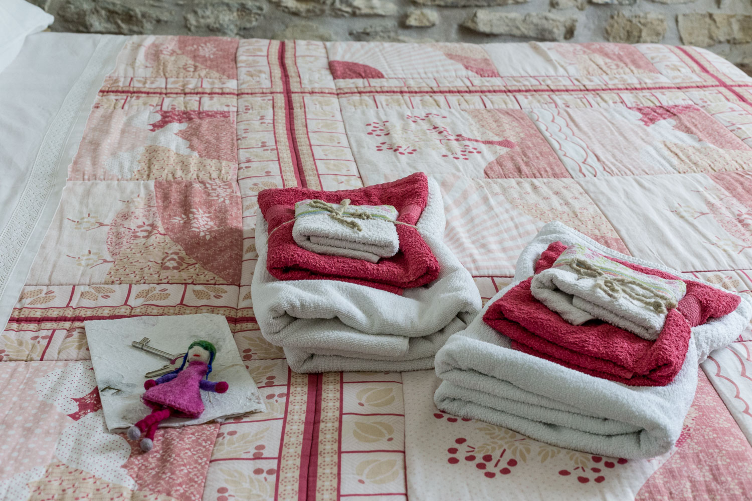 Camera-Clara-dettaglio-set-asciugamani